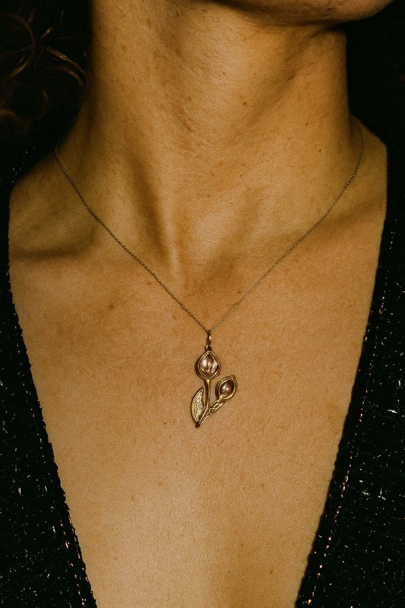 Blush Bloom Floral Pendant - 18k Gold Plated - St geran