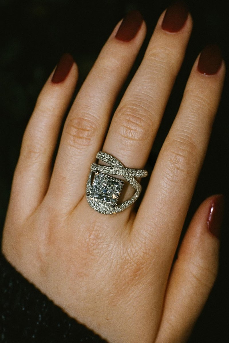 Celestial Radiance Solitaire Ring - Silver Plated - St geran