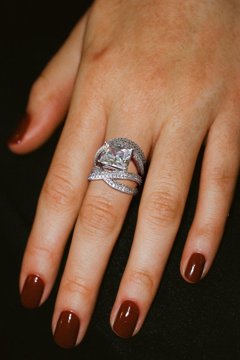 Celestial Radiance Solitaire Ring - Silver Plated - St geran