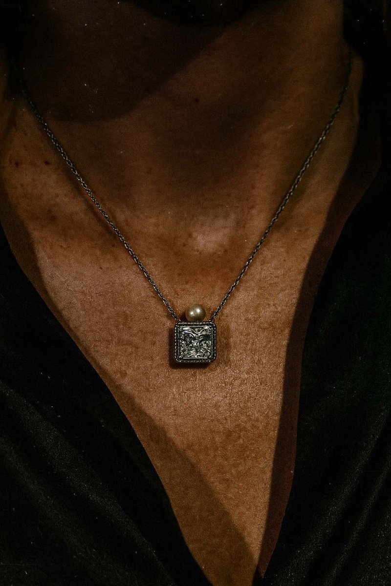 Éclat Pearl Solitaire Silver Necklace - St geran