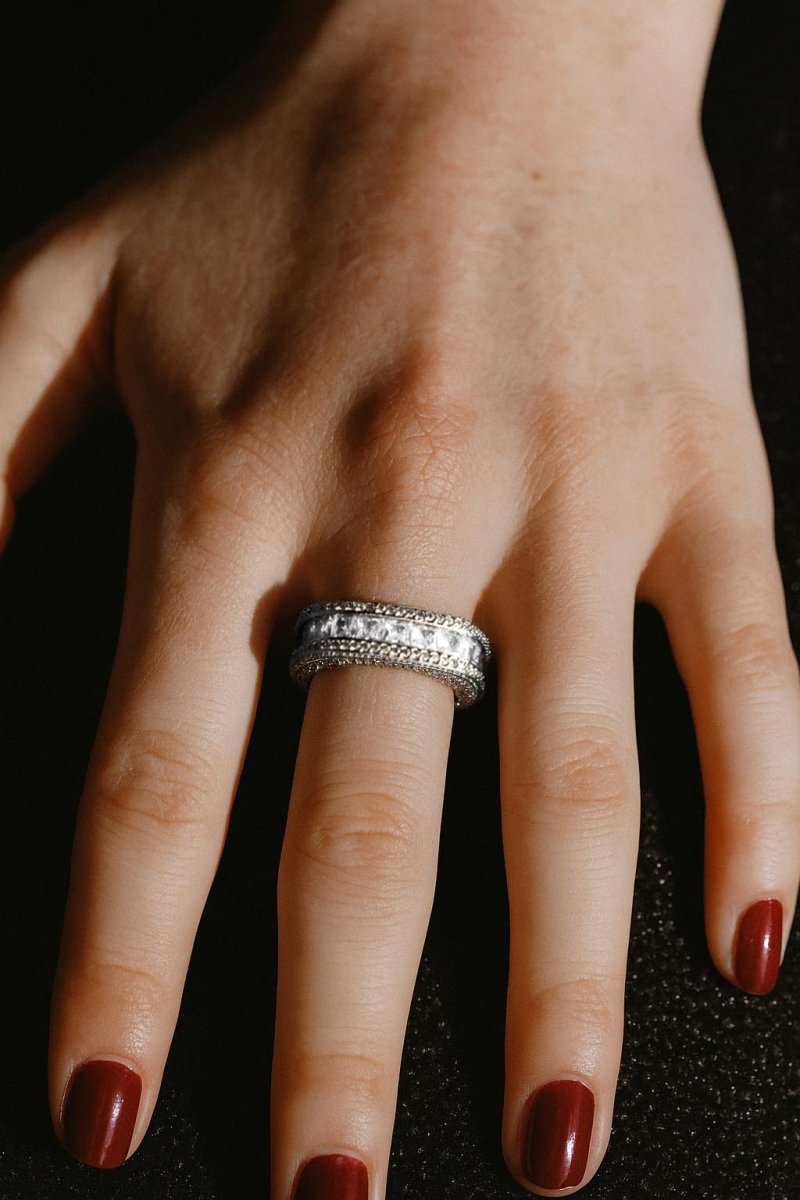 Eternelle Crystal Cut Silver Ring - Silver Plated Cubic Zirconia - St geran
