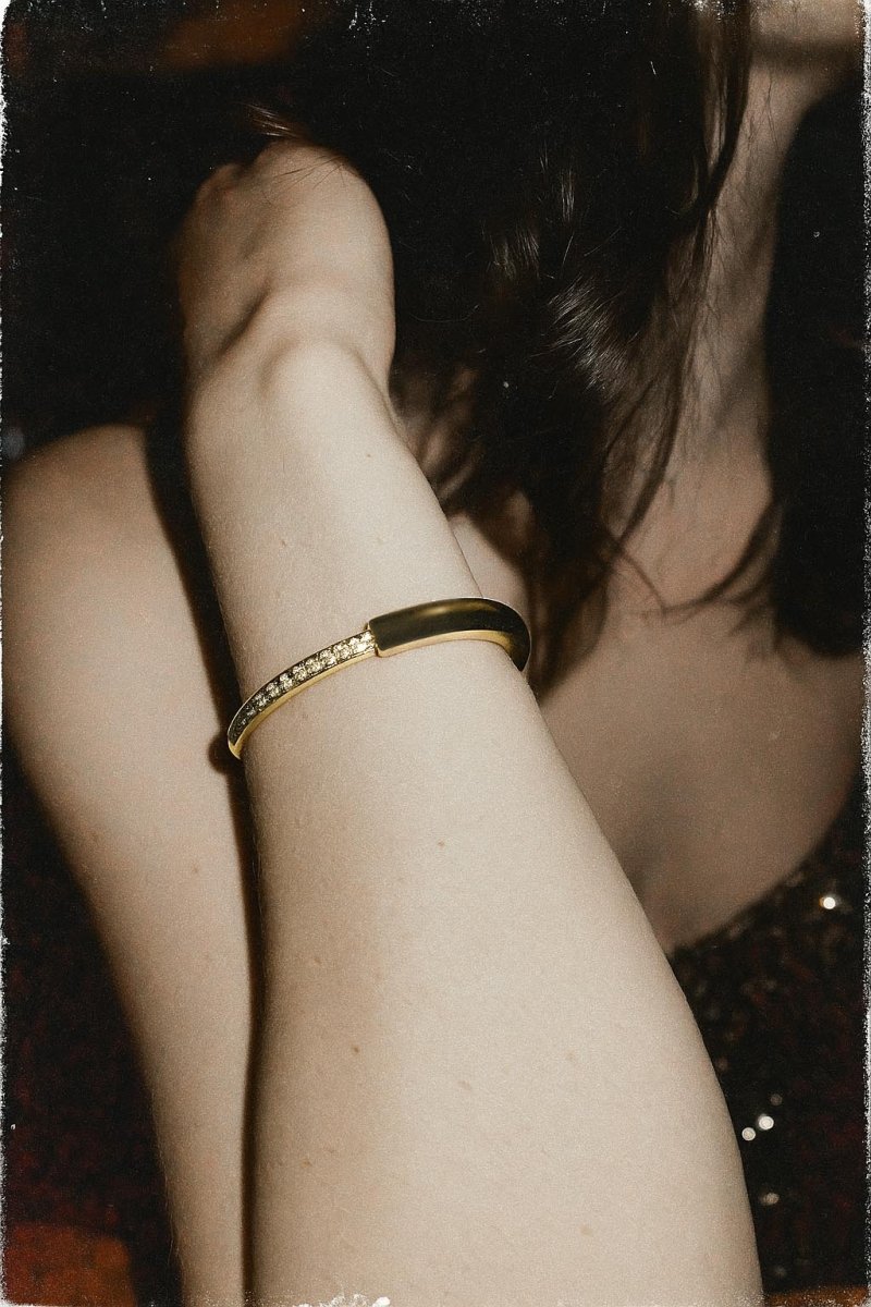 Modena Sculptural Gold Bangle - St geran