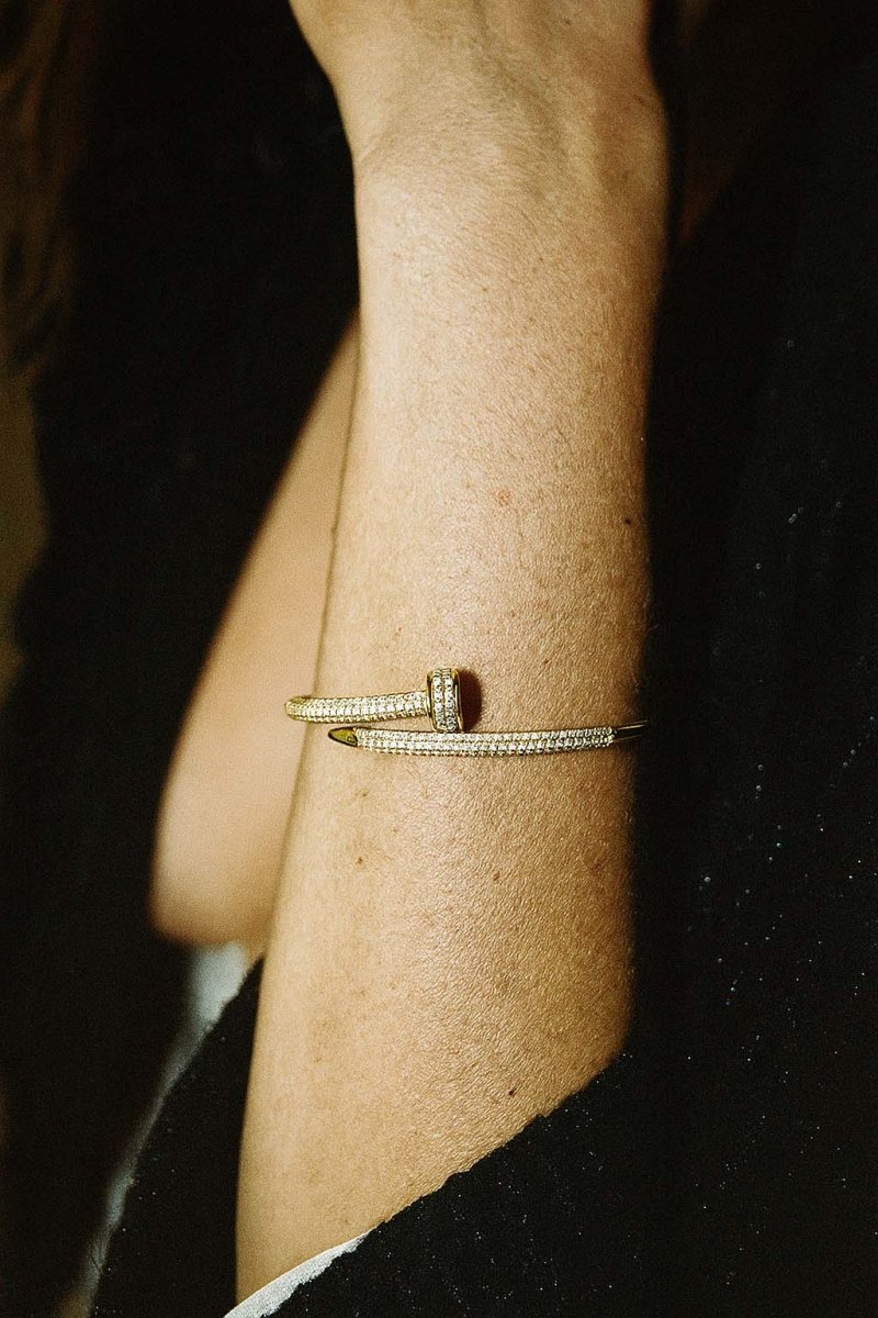 Pavé Nail Bracelet Gold – Clio Twist Bangle - St geran