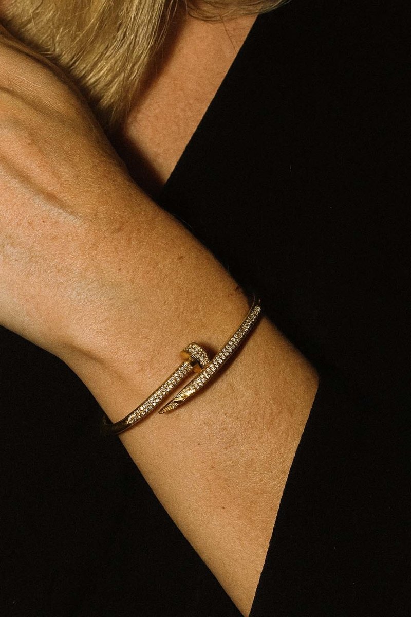 Pavé Nail Bracelet Gold – Clio Twist Bangle - St geran