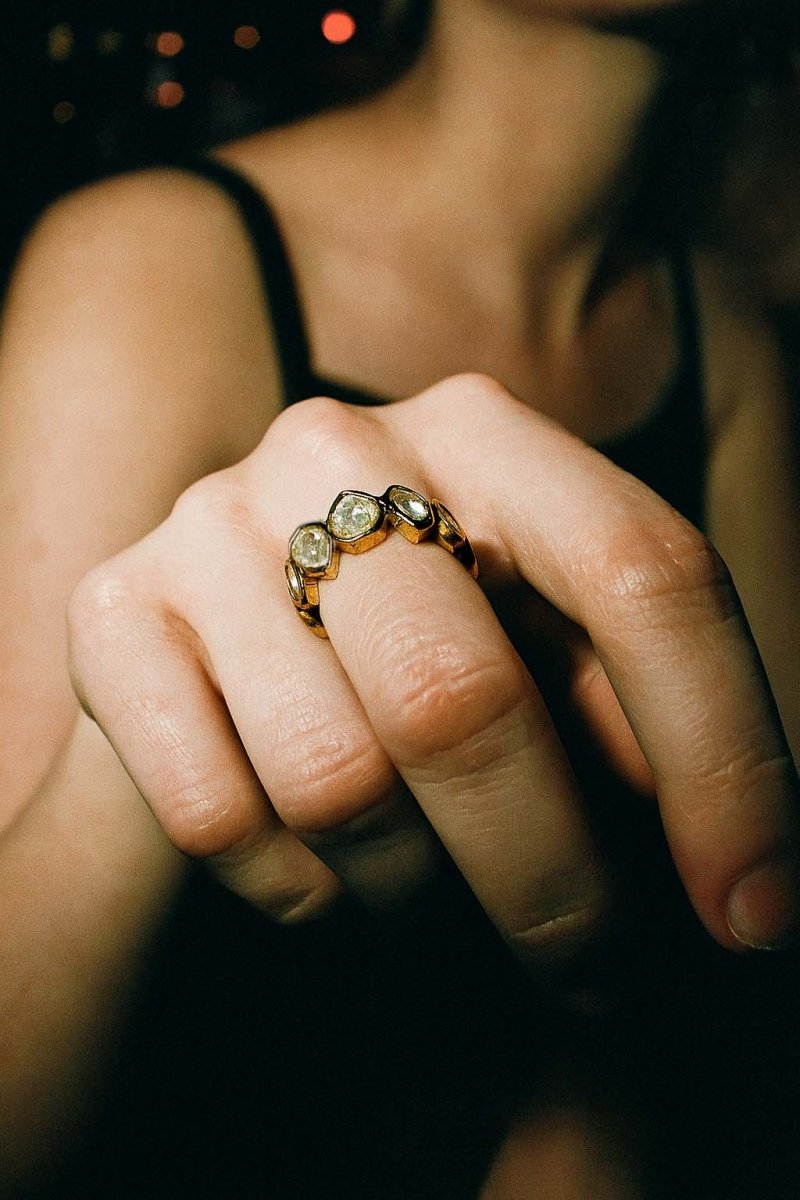 Royal Indi Gold Dewdrop Ring - St geran