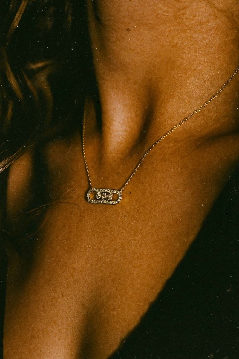 Savora Embedded Horizon Slider Pendant - 18k Gold Plated Charm - St geran