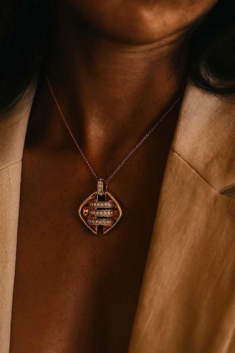 Solstice Curve Pendant Necklace - St geran