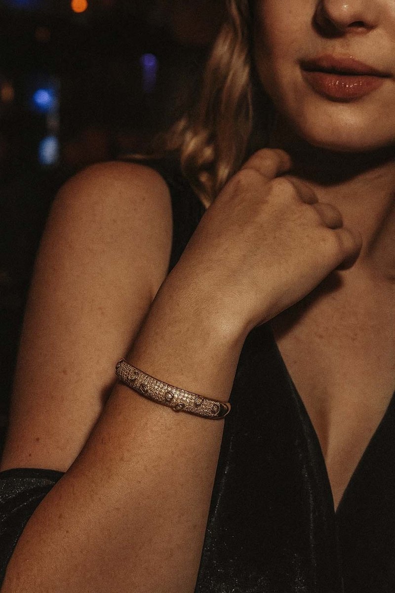 Gold Pavé Raindrop Bracelet – Aurora Teardrop Bangle - St geran
